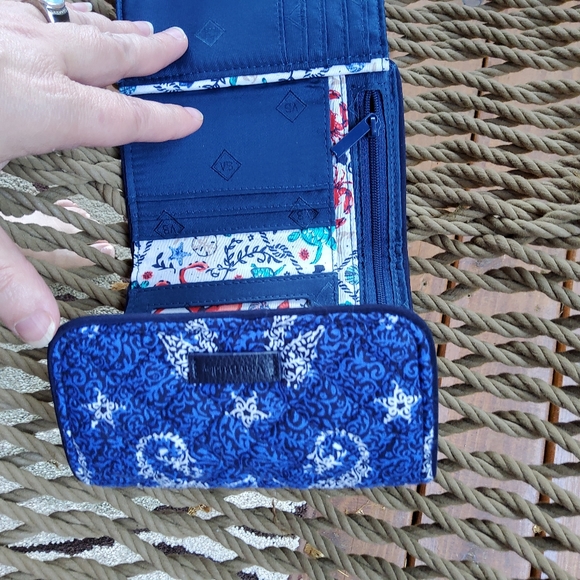 Vera Bradley Sea Horse of Course Riley Wallet - Picture 5 of 16